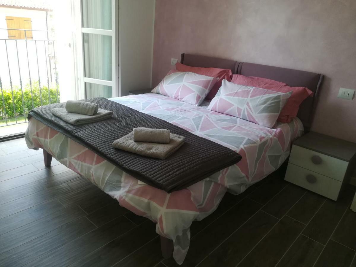 Corte Fasanella - Apartment Lilla Toscolano Maderno Bagian luar foto