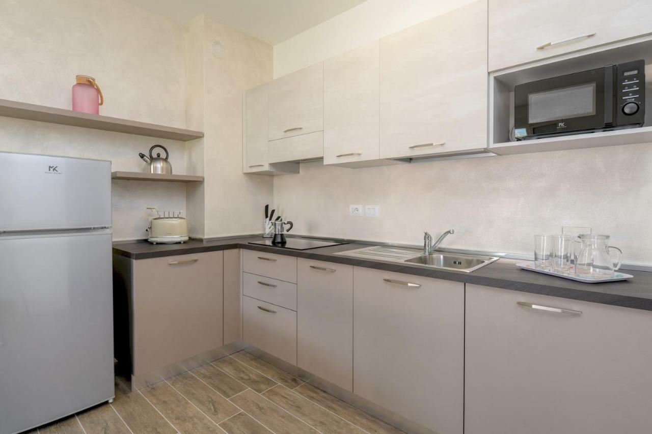 Corte Fasanella - Apartment Lilla Toscolano Maderno Bagian luar foto